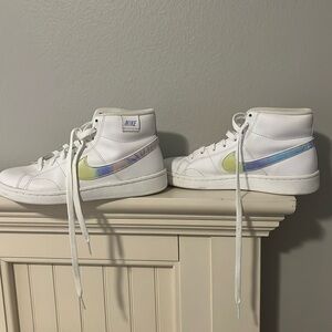 NIKE size 6.5